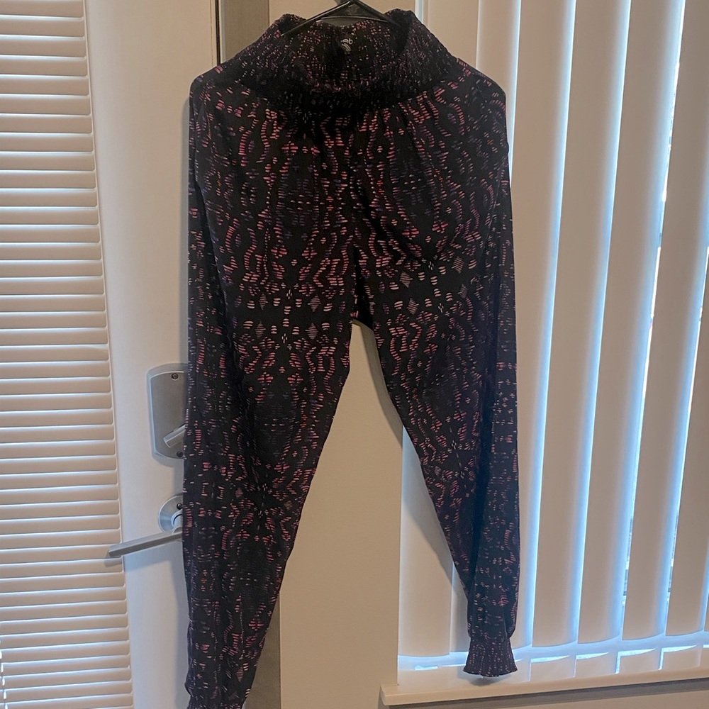 High waist bebe pants..